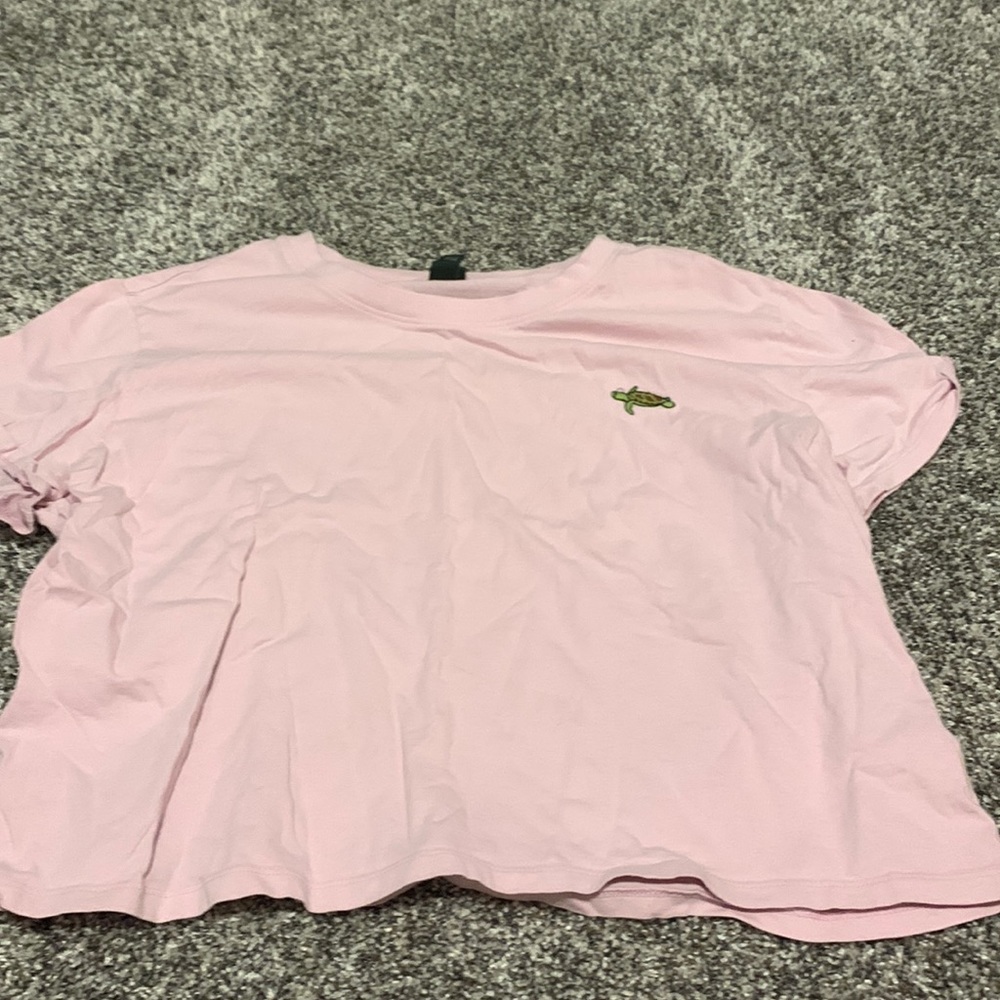 Pink crop top with embroidered small turtle